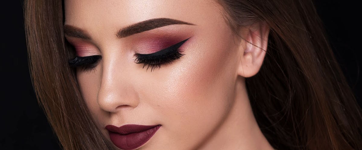 selecting eyeshadow palettes